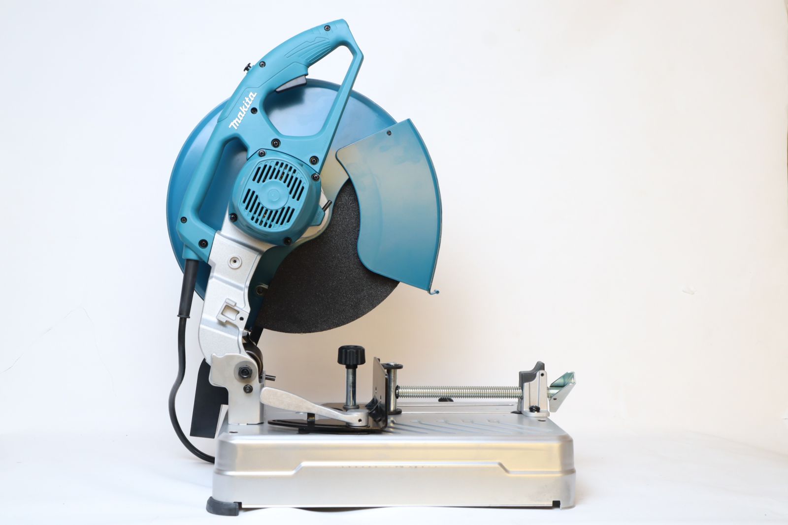 máy cắt sắt makita