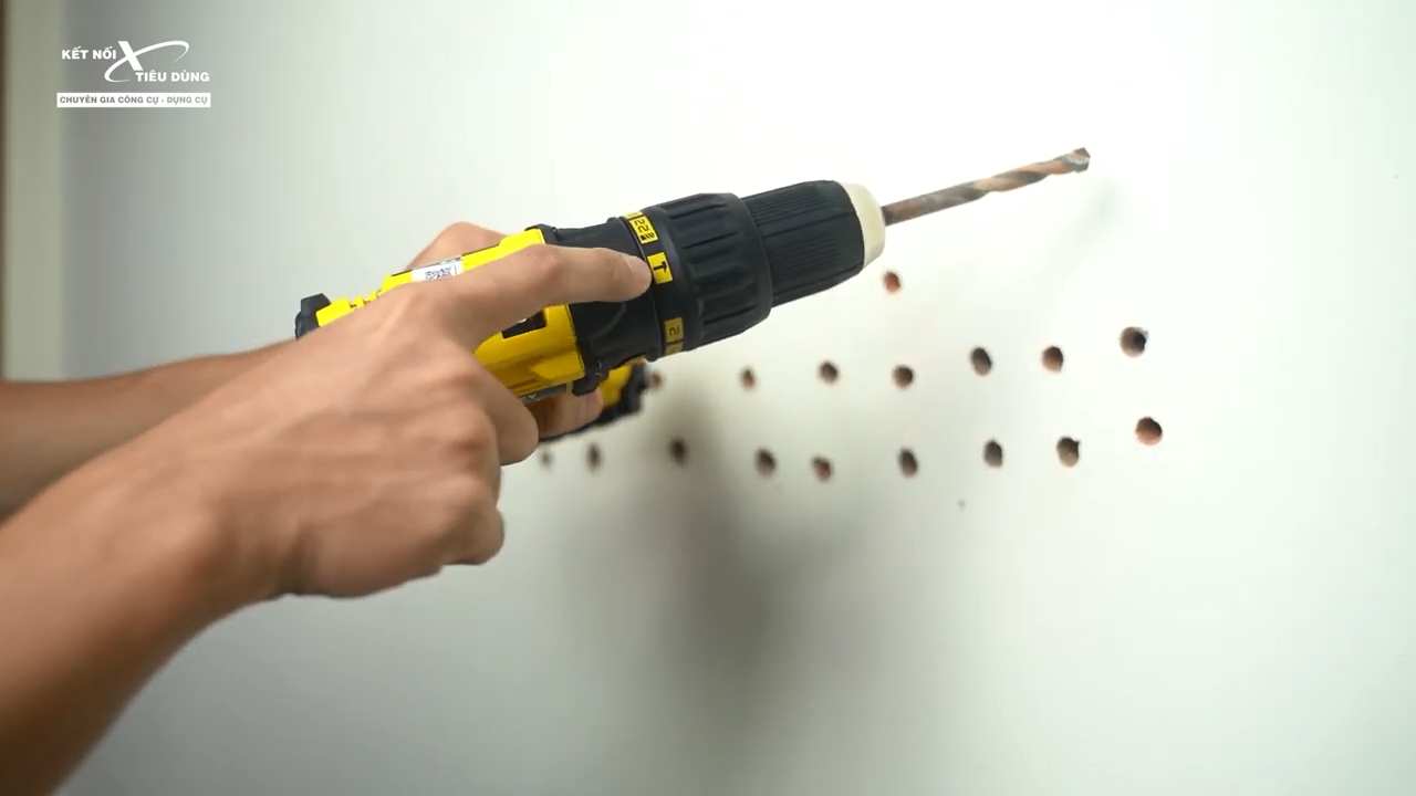 Ngo&agrave;i khả năng khoan gỗ v&agrave; vặn v&iacute;t, m&aacute;y khoan tường cũng rất ổn