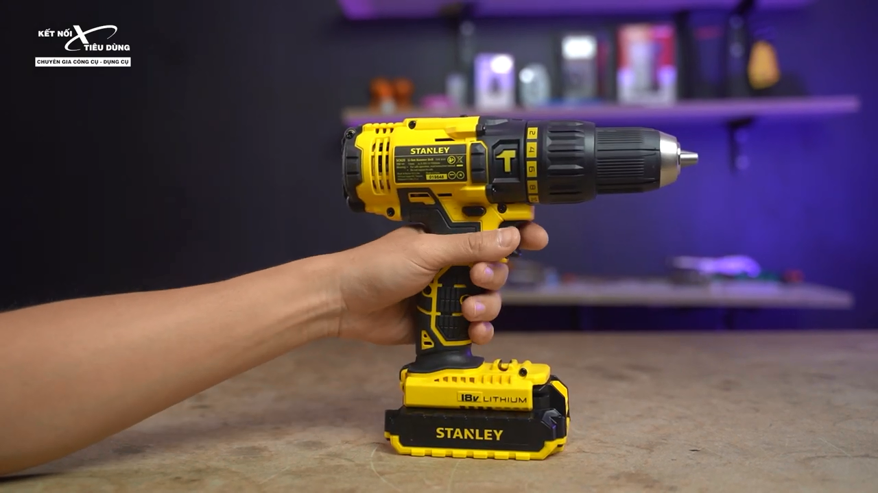 M&aacute;y khoan động lực Stanley SCH20C2K hoạt động mạnh mẽ t&iacute;ch hợp cả 3 chức năng: khoan b&uacute;a, khoan thường v&agrave; vặn v&iacute;t