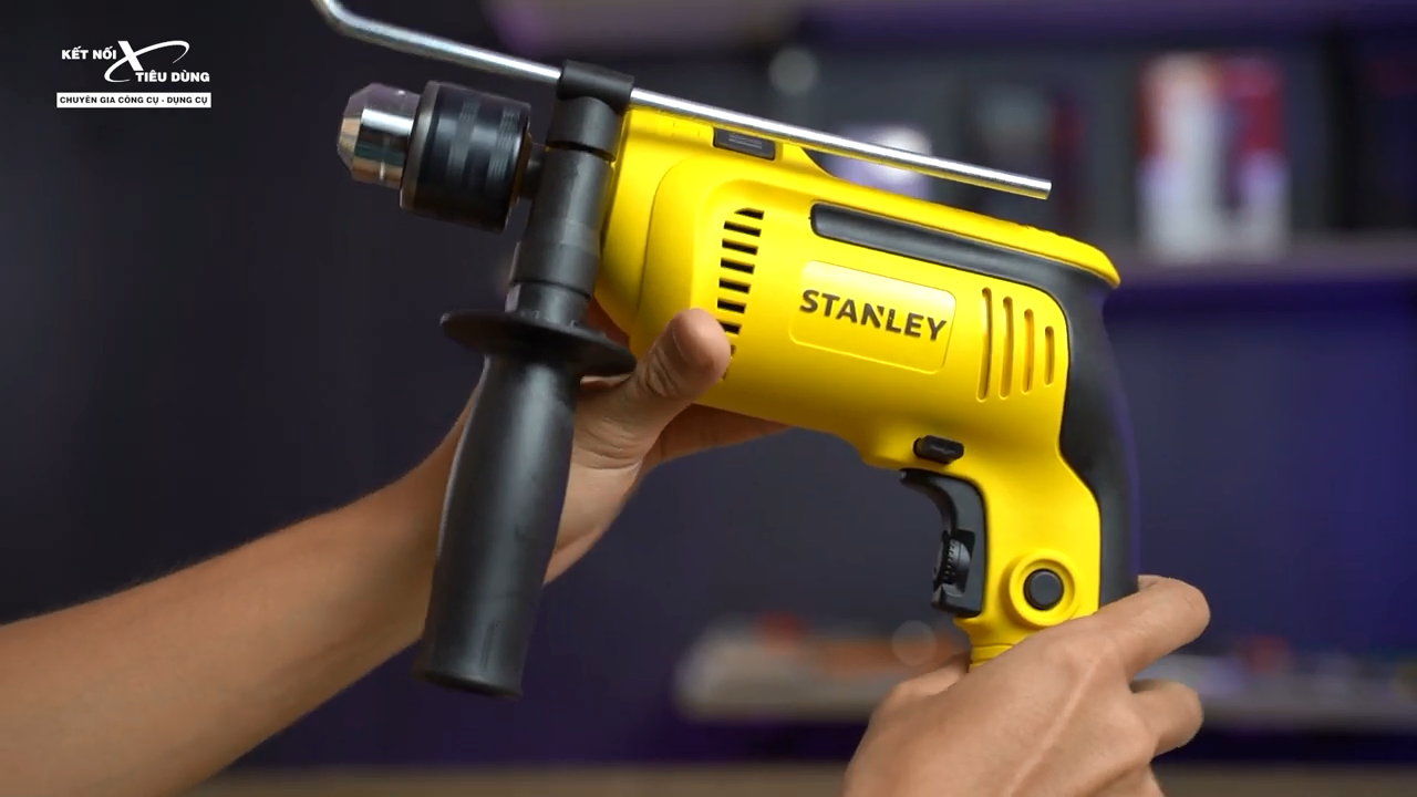 Stanley SDH700 c&oacute; thiết kế gọn g&agrave;ng, được l&agrave;m kh&aacute; đẹp với hai m&agrave;u v&agrave;ng v&agrave; đen bắt mắt