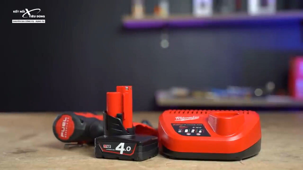Milwaukee M12 FPD sử dụng pin 12V hoạt động mạnh mẽ tương đương những d&ograve;ng m&aacute;y 18V th&ocirc;ng thường