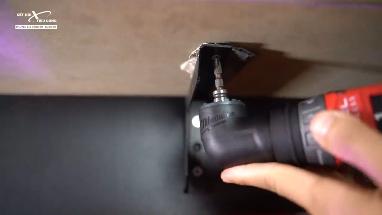 Đ&acirc;y l&agrave; chiếc m&aacute;y khoan cực kỳ đa năng, c&oacute; thể gi&uacute;p đỡ Anh Em xử l&yacute; những g&oacute;c kh&oacute; m&agrave; khoan thường cũng b&oacute; tay