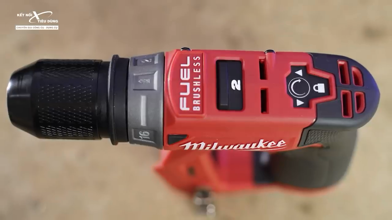 M&aacute;y khoan d&ugrave;ng pin Milwaukee M12 FDDXKIT sử dụng động cơ Fuel kh&ocirc;ng chổi than hiện đại