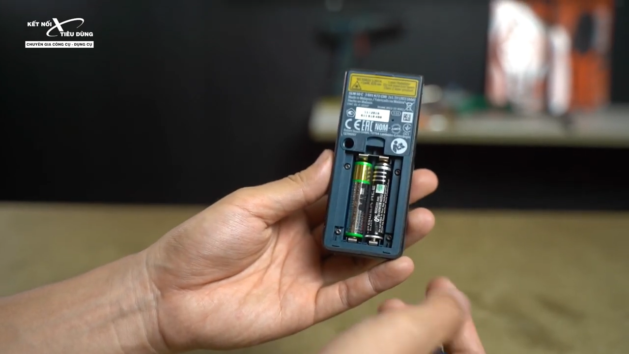 M&aacute;y đo khoảng c&aacute;ch Bosch GLM 50C c&oacute; kiểu d&aacute;ng nhỏ gọn vừa vặn cầm trong l&ograve;ng b&agrave;n tay  
