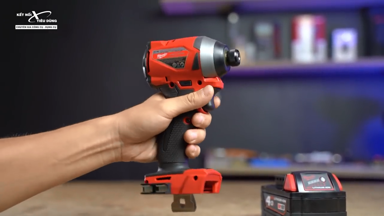 Build m&aacute;y rất cao cấp, c&aacute;c chi tiết được thiết kế tỉ mỉ xứng tầm con m&aacute;y đẳng cấp của Milwaukee 