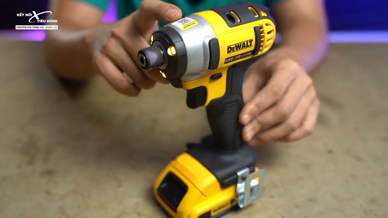 Thiết kế hệ thống đèn LED thông minh hỗ trợ Anh Em làm việc hiệu quả trong điều kiện môi trường chật hẹp