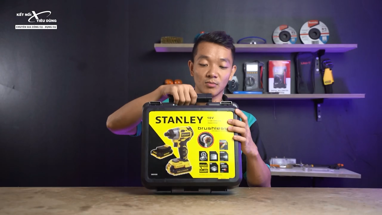 M&aacute;y bắn v&iacute;t d&ugrave;ng pin Stanley SBI201 sử dụng động cơ kh&ocirc;ng chổi than hoạt động mạnh mẽ v&agrave; bền bỉ