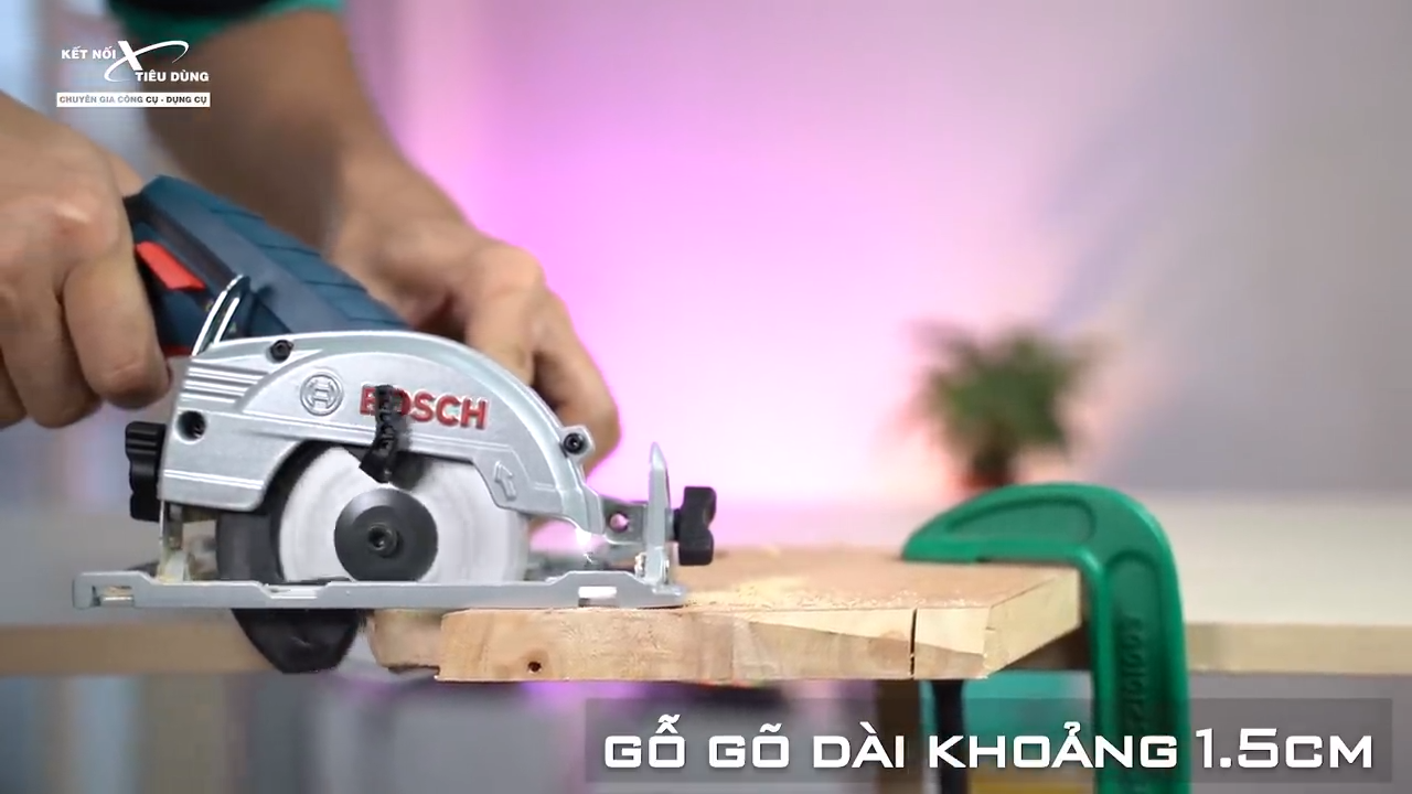 M&aacute;y cưa nhỏ gọn, an to&agrave;n v&agrave; tiện dụng trong những g&oacute;c khuất hoặc l&agrave;m việc tr&ecirc;n cao