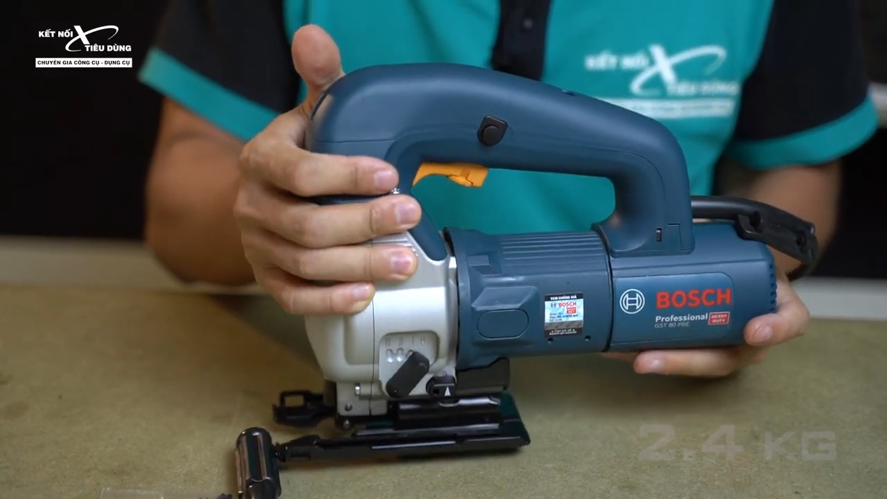 Phần th&acirc;n m&aacute;y được bao bọc kỹ c&agrave;ng bằng lớp cao su mềm