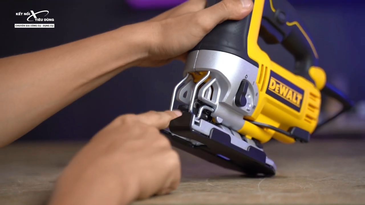 Mua m&aacute;y cưa lọng Dewalt DW349R ch&iacute;nh h&atilde;ng gi&aacute; tốt ở đ&acirc;u?