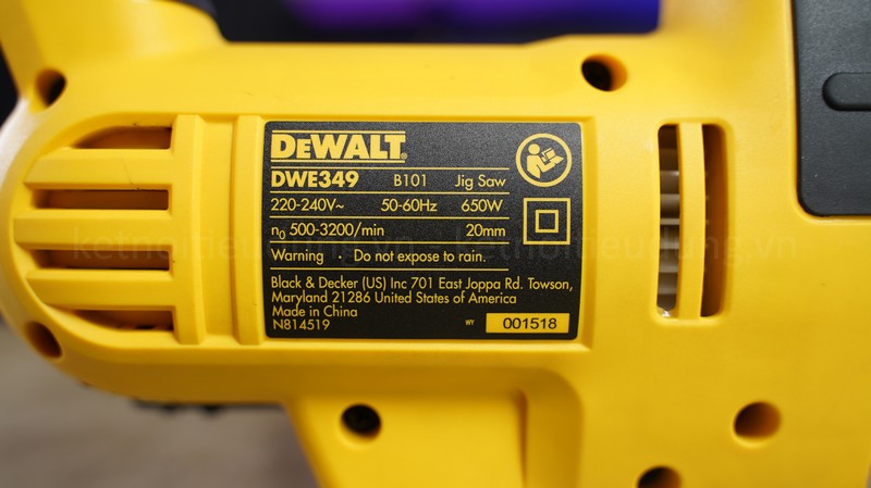M&aacute;y cưa Dewalt DWE349 c&oacute; th&ocirc;ng số kỹ thuật ấn tượng