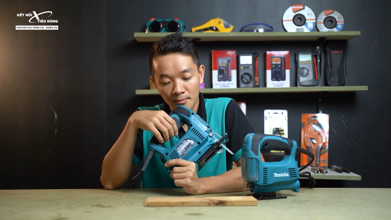 Tay cầm m&aacute;y được bọc lớp cao su d&agrave;y c&oacute; độ ma s&aacute;t cao