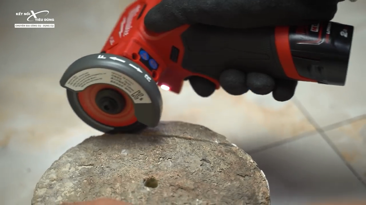 Mua m&aacute;y cắt Milwaukee M12 FCOT ch&iacute;nh h&atilde;ng, gi&aacute; tốt ở đ&acirc;u?