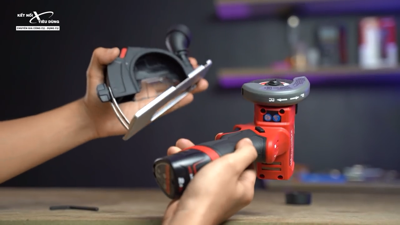 M&aacute;y cắt đa năng Milwaukee M12 FCOT được đ&aacute;nh gi&aacute; cao bởi phổ biến cao, thao t&aacute;c linh hoạt trong c&ocirc;ng việc