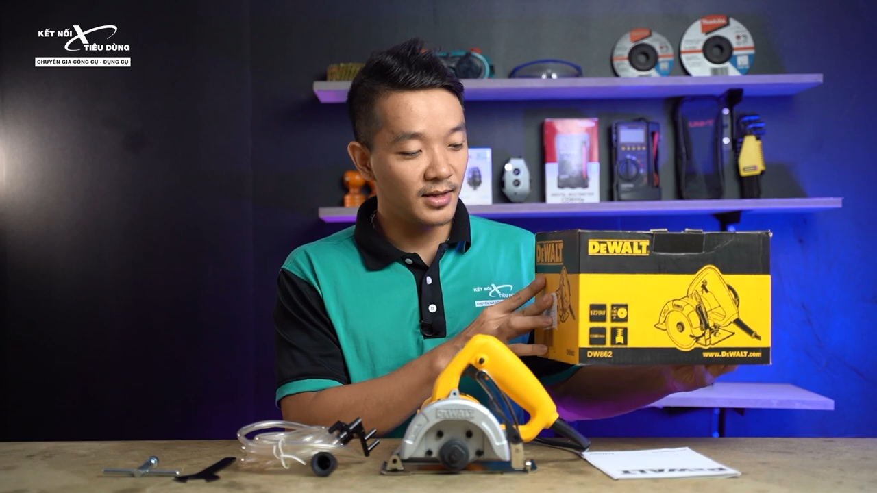 M&aacute;y cắt gạch Dewalt DW862 đi k&egrave;m dụng cụ mở lưỡi v&agrave; ống dẫn nước d&agrave;i đến 3m