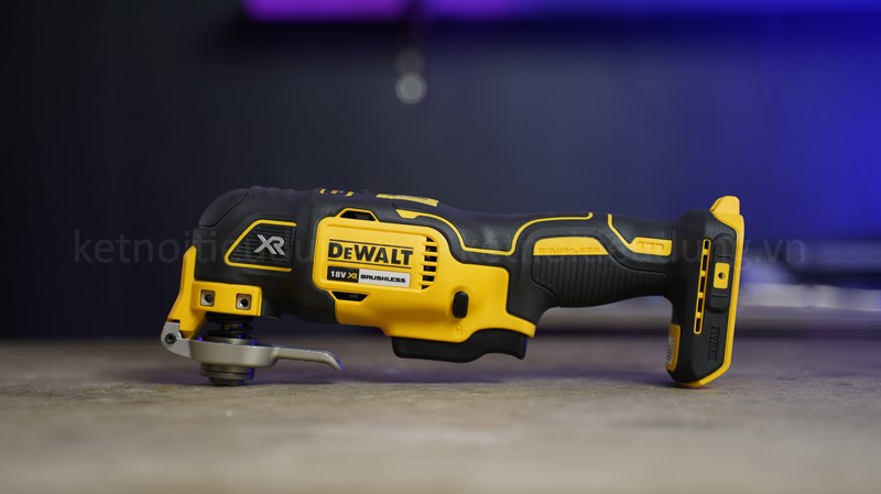 M&aacute;y cắt rung Dewalt DCS355 được xem l&agrave; sản phẩm mạnh nhất trong c&aacute;c d&ograve;ng m&aacute;y cắt của thương hiệu Dewalt