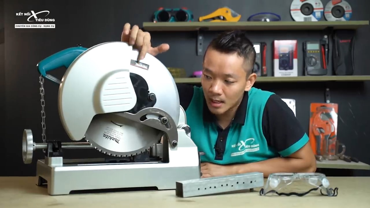 Makita LC1230 c&oacute; tốc độ cắt nhanh nhờ trang bị loại lưỡi cắt chuy&ecirc;n dụng