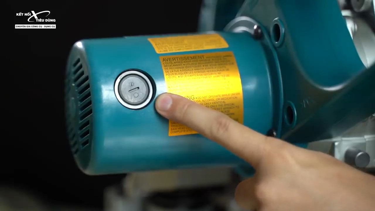 Vị tr&iacute; đặt phần chổi than của sản phẩm m&aacute;y cắt sắt Makita LC1230