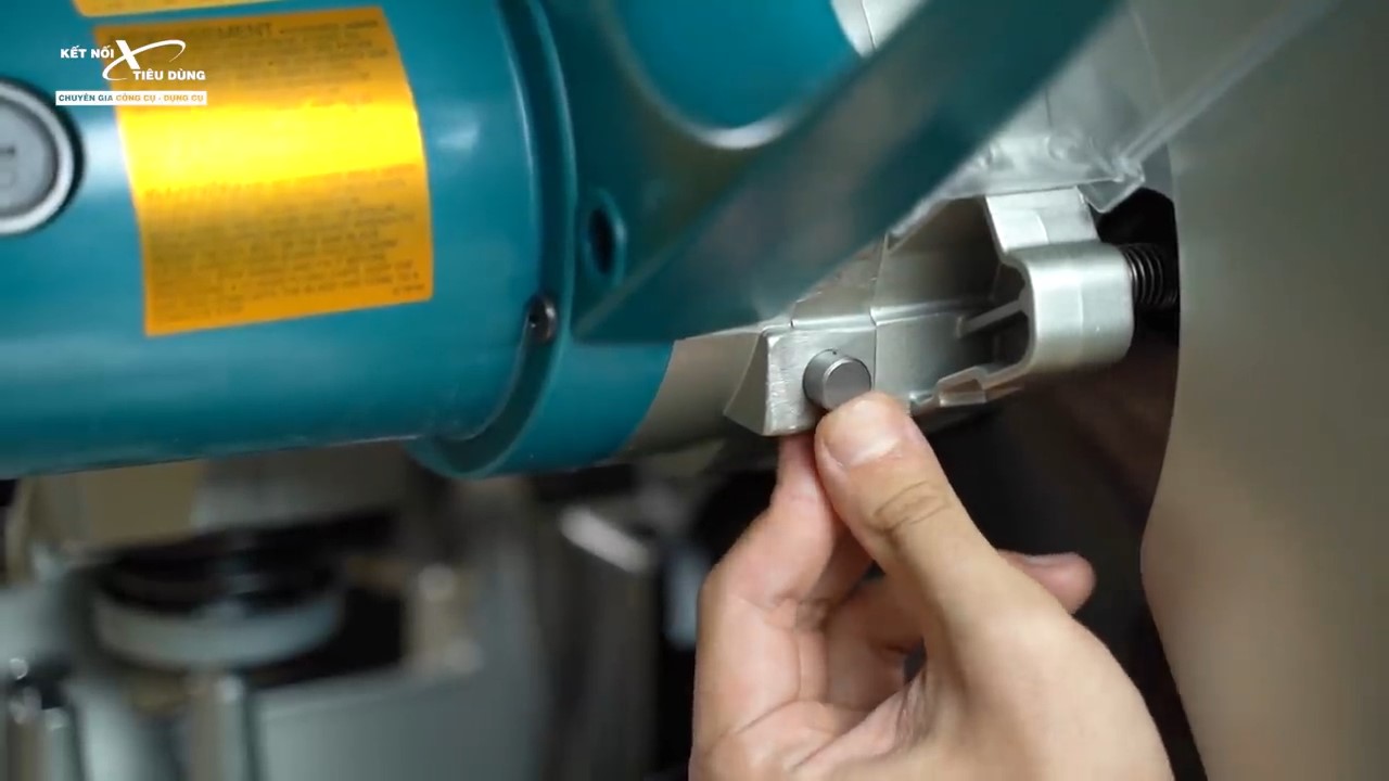 Vị tr&iacute; thiết kế n&uacute;t kh&oacute;a trục của mẫu sản phẩm m&aacute;y 