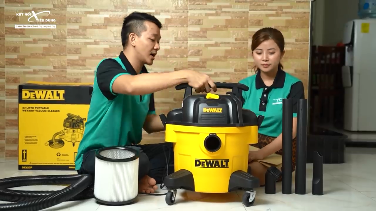 M&aacute;y h&uacute;t bụi c&ocirc;ng nghiệp Dewalt đi k&egrave;m bộ phụ kiện hỗ trợ c&ocirc;ng việc l&agrave;m vệ sinh một c&aacute;ch nhanh ch&oacute;ng v&agrave; hiệu quả