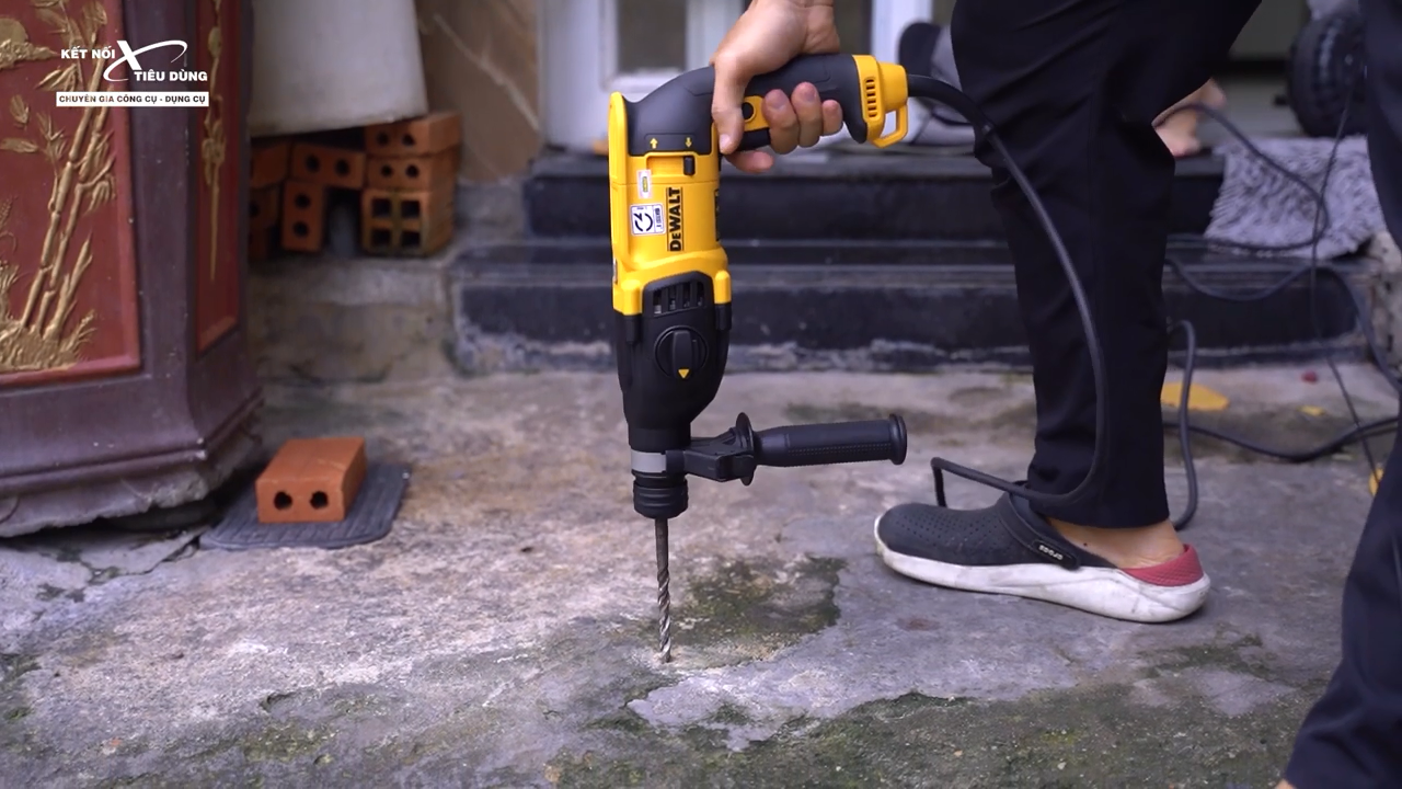 M&aacute;y khoan b&ecirc; t&ocirc;ng, khoan th&eacute;p, khoan gỗ tốt với tốc độ kh&ocirc;ng tải tối đa 1800 v&ograve;ng/ ph&uacute;t