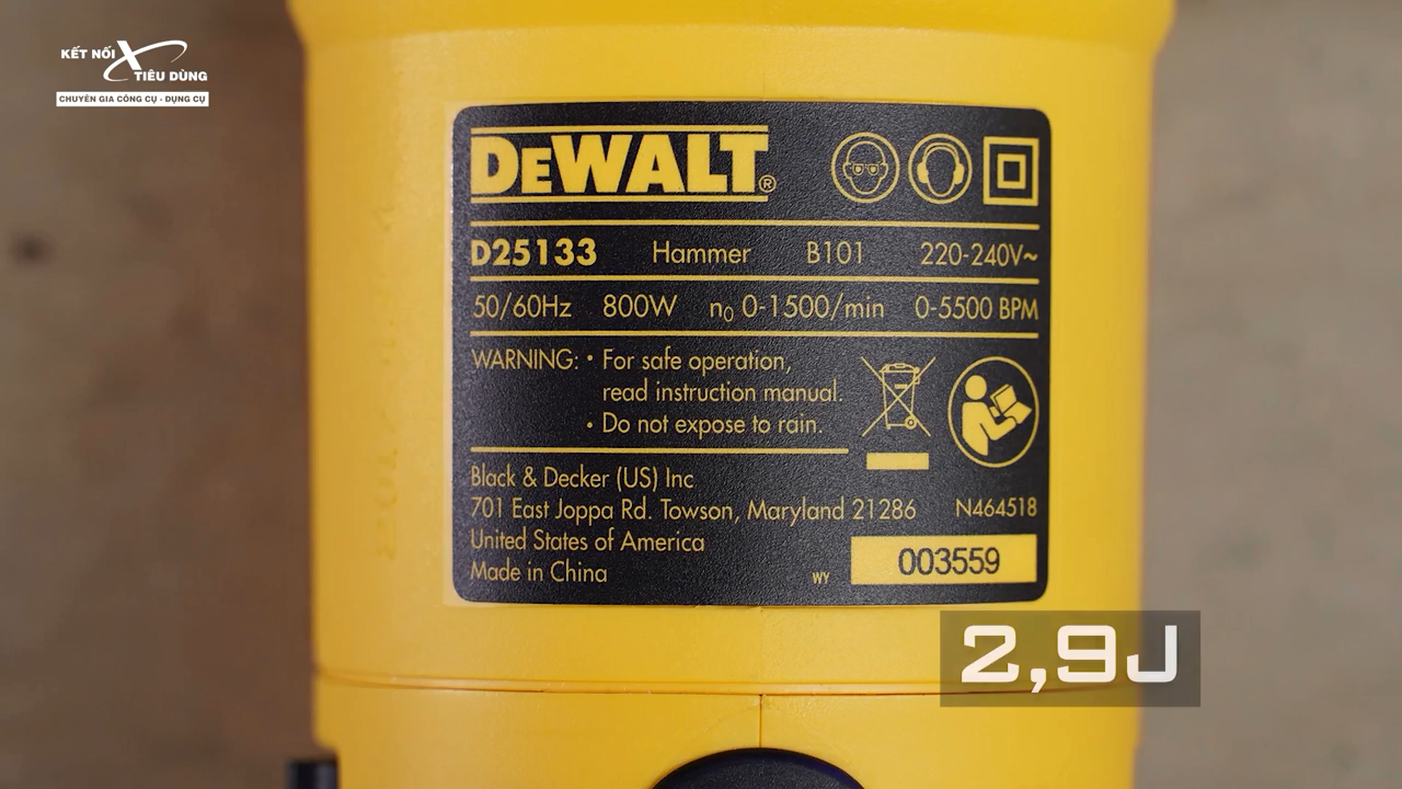 Dewalt D25133 c&oacute; c&ocirc;ng suất 800W, lực đập của m&aacute;y l&ecirc;n đến 2.9J