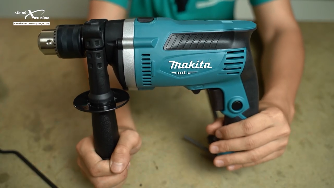 M&aacute;y khoan b&uacute;a Makita MT M8100 c&oacute; thiết kế đơn giản, gọn g&agrave;ng, cầm rất chắc tay