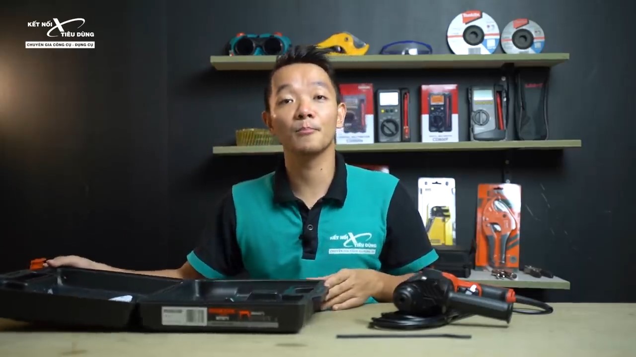 Trọn bộ sản phẩm m&aacute;y khoan b&uacute;a Maktec MT871 