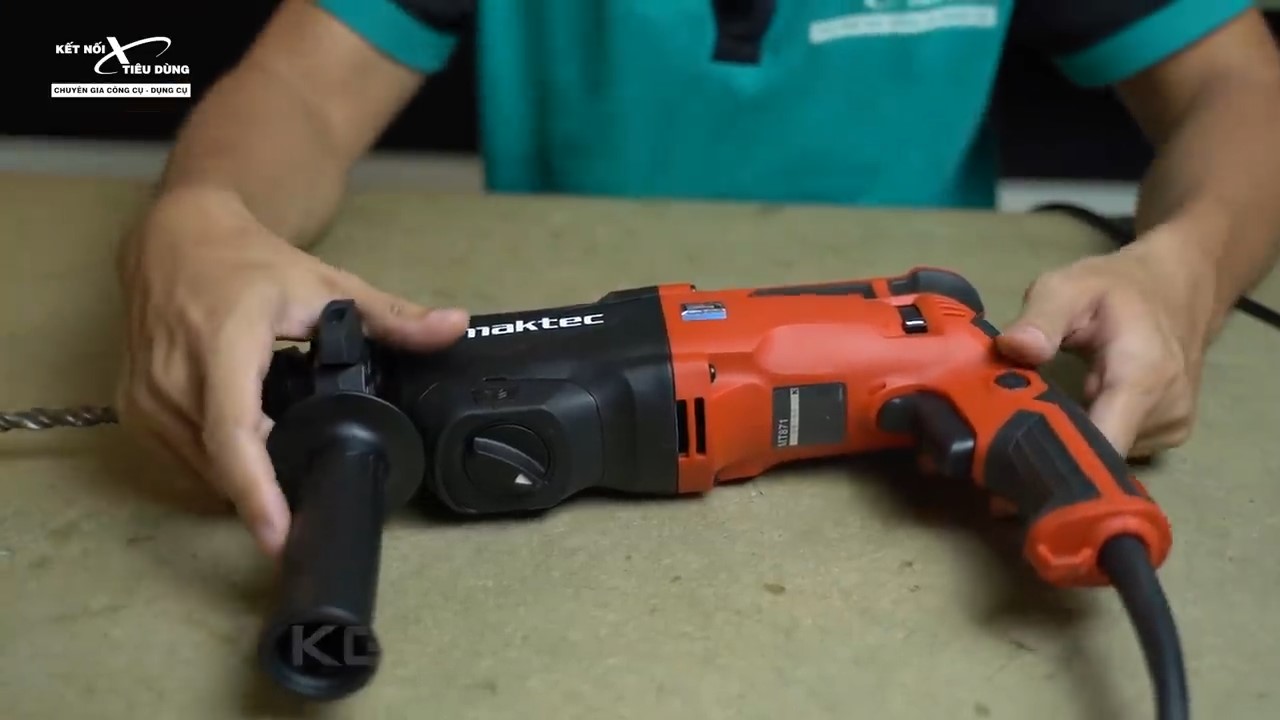 M&aacute;y khoan b&uacute;a Maktec MT871 c&oacute; kiểu d&aacute;ng thiết kế nhỏ gọn v&agrave; đẹp mắt