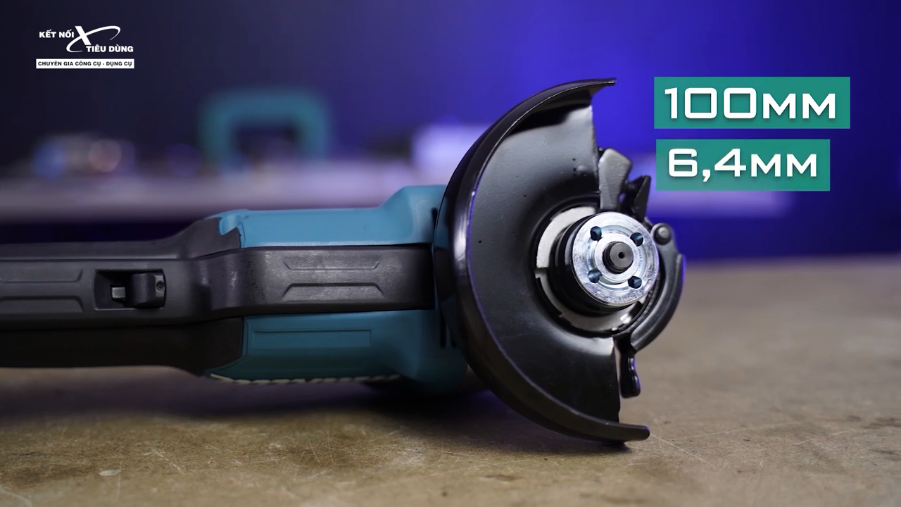 Makita DGA418 c&oacute; chiều d&agrave;i 382mm, x&agrave;i đĩa m&agrave;i 100mm, chạy rất &ecirc;m v&agrave; mượt