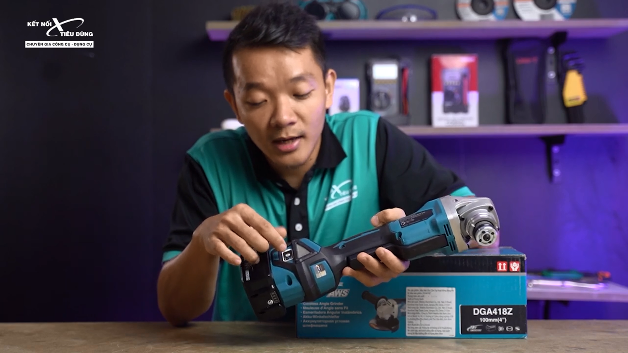 Module kh&ocirc;ng d&acirc;y tr&ecirc;n th&acirc;n m&aacute;y c&oacute; thể kết nối với m&aacute;y h&uacute;t bụi kh&ocirc;ng d&acirc;y hỗ trợ l&agrave;m việc thuận tiện hơn