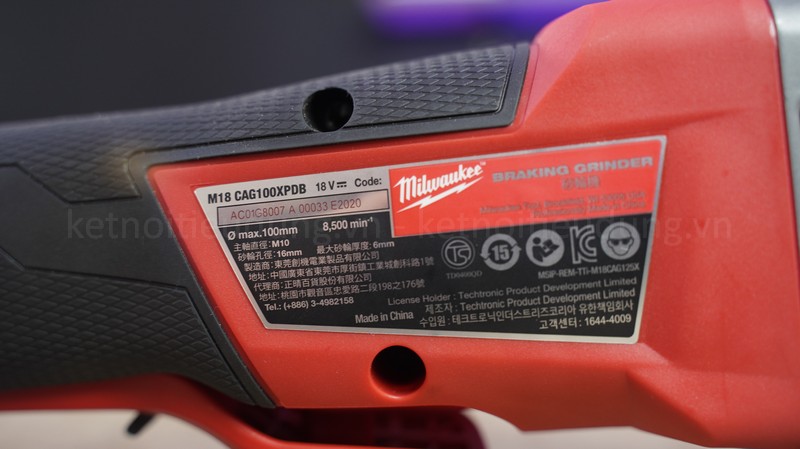 M&aacute;y m&agrave;i g&oacute;c Milwaukee c&oacute; th&ocirc;ng số kỹ thuật ấn tượng với tốc độ kh&ocirc;ng tải tối đa 8.500 v&ograve;ng/ ph&uacute;t