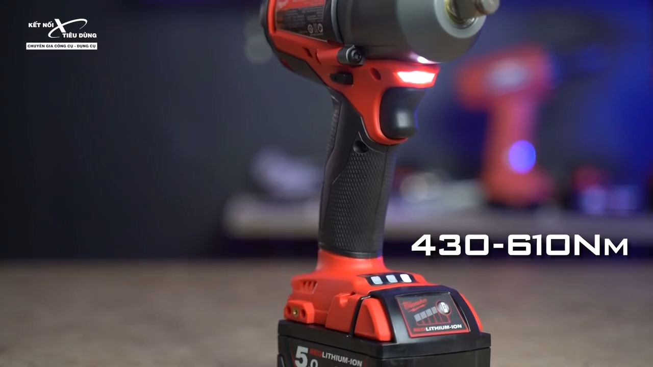 Lực xoắn tối đa trải d&agrave;i từ 430 - 610Nm kết hợp đ&egrave;n LED trợ s&aacute;ng gi&uacute;p mang lại hiệu suất tối đa trong qu&aacute; tr&igrave;nh l&agrave;m việc