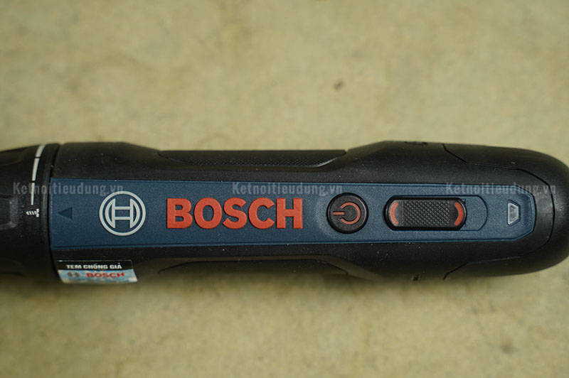 M&aacute;y c&oacute; thiết kế nhỏ gọn, vừa vặn cầm tay gi&uacute;p Anh Em thao t&aacute;c linh hoạt trong qu&aacute; tr&igrave;nh vặn v&iacute;t