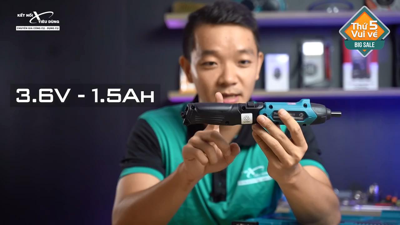 Makita DF001DW sử dụng pin pin sạc Lithium &ndash; Ion 3.6V/ 1.5Ah c&oacute; chức năng giữ điện tốt