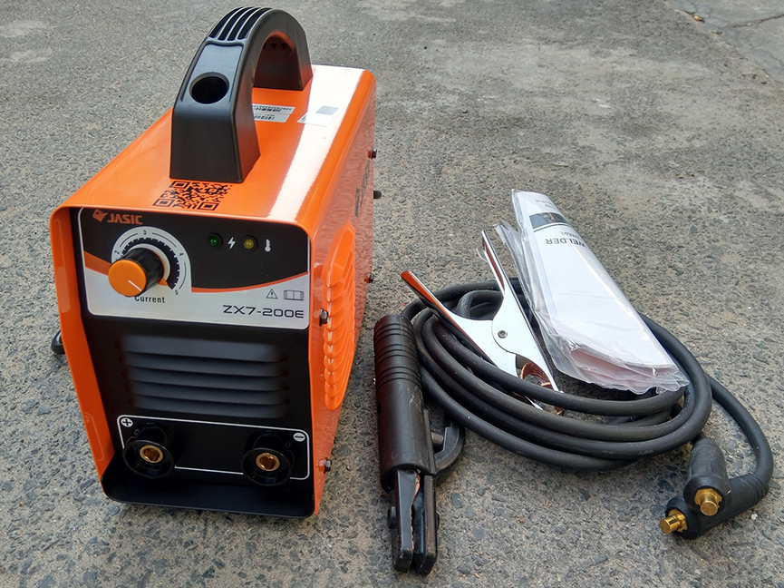 Mở hộp M&aacute;y h&agrave;n que điện tử Jasic ZX7 200E