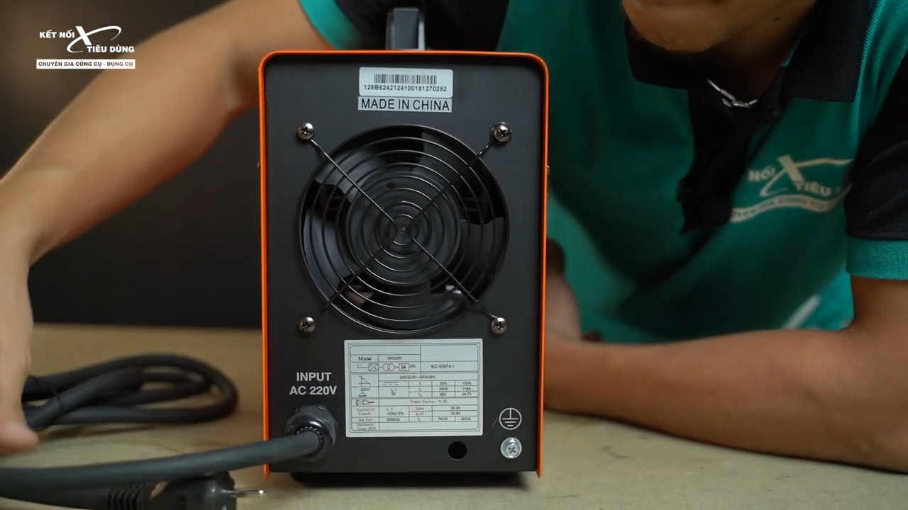cấu tạo mặt sau của m&aacute;y h&agrave;n que Jasic ZX7 200E
