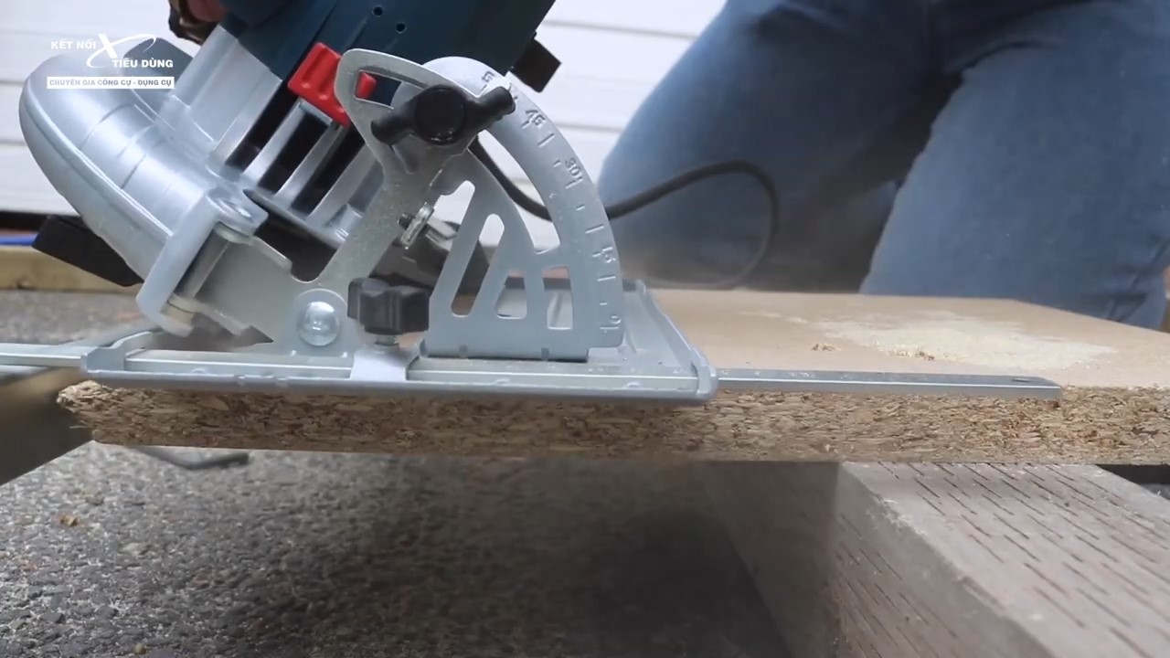 M&aacute;y cưa đĩa Bosch GKS 190 cắt được gỗ v&agrave; một số nguy&ecirc;n liệu kh&aacute;c