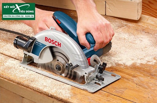 M&aacute;y cưa c&oacute; chế độ tự thổi dễ d&agrave;ng thấy được vạch cắt