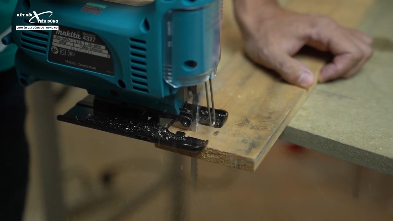 Mua m&aacute;y cưa lọng Makita 4327 ch&iacute;nh h&atilde;ng gi&aacute; tốt ở đ&acirc;u?