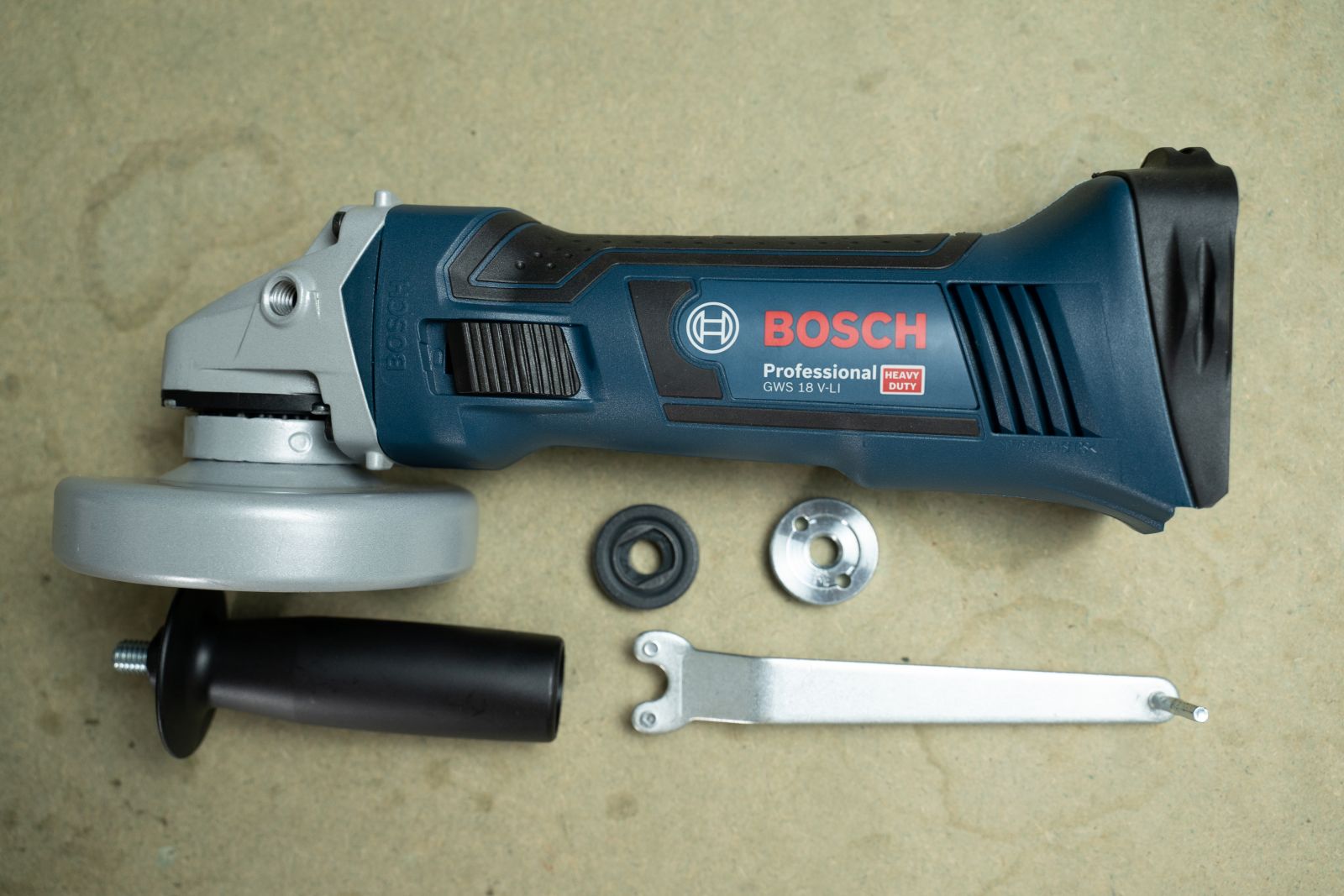 Bosch GWS 18V-LI l&agrave; m&aacute;y m&agrave;i g&oacute;c d&ugrave;ng pin chuy&ecirc;n nghiệp được sản xuất theo c&ocirc;ng nghệ ti&ecirc;n tiến của Đức