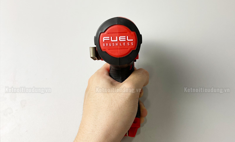 Đ&acirc;y l&agrave; con m&aacute;y vặn v&iacute;t d&ograve;ng Fuel sử dụng động cơ kh&ocirc;ng chổi than hiện đại cho khả năng vặn v&iacute;t nhanh hơn