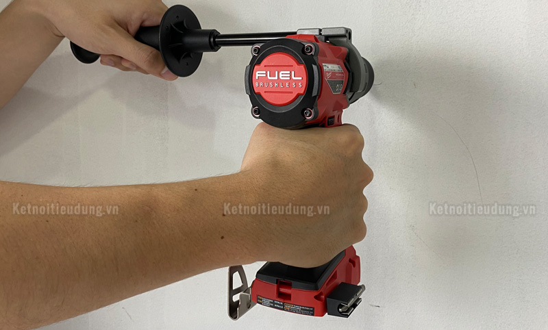 Thiết kế th&acirc;n m&aacute;y gọn nhẹ hỗ trợ thao t&aacute;c linh hoạt trong những kh&ocirc;ng gian nhỏ hẹp m&agrave; kh&ocirc;ng g&acirc;y mệt mỏi