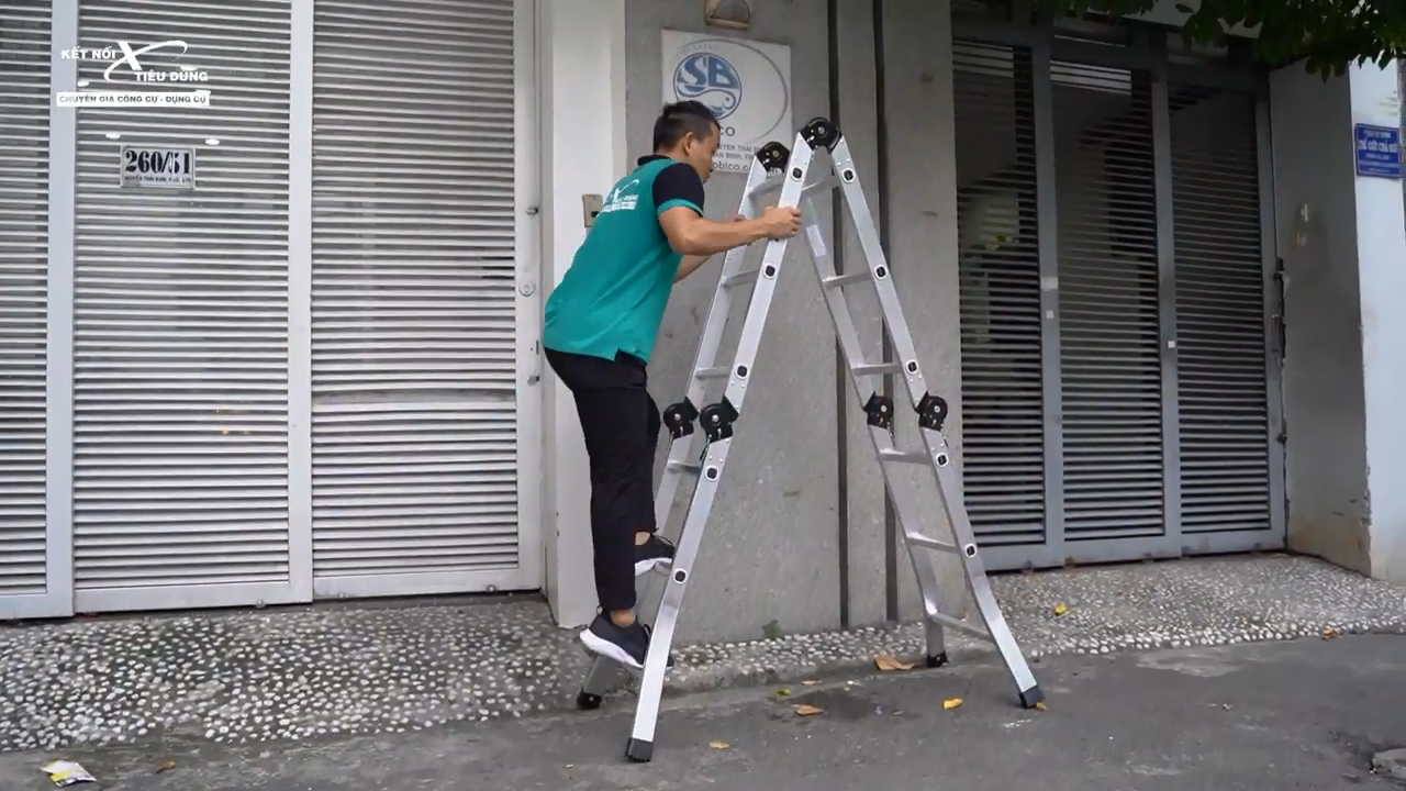 D&aacute;ng thang gấp h&igrave;nh chữ A lớn