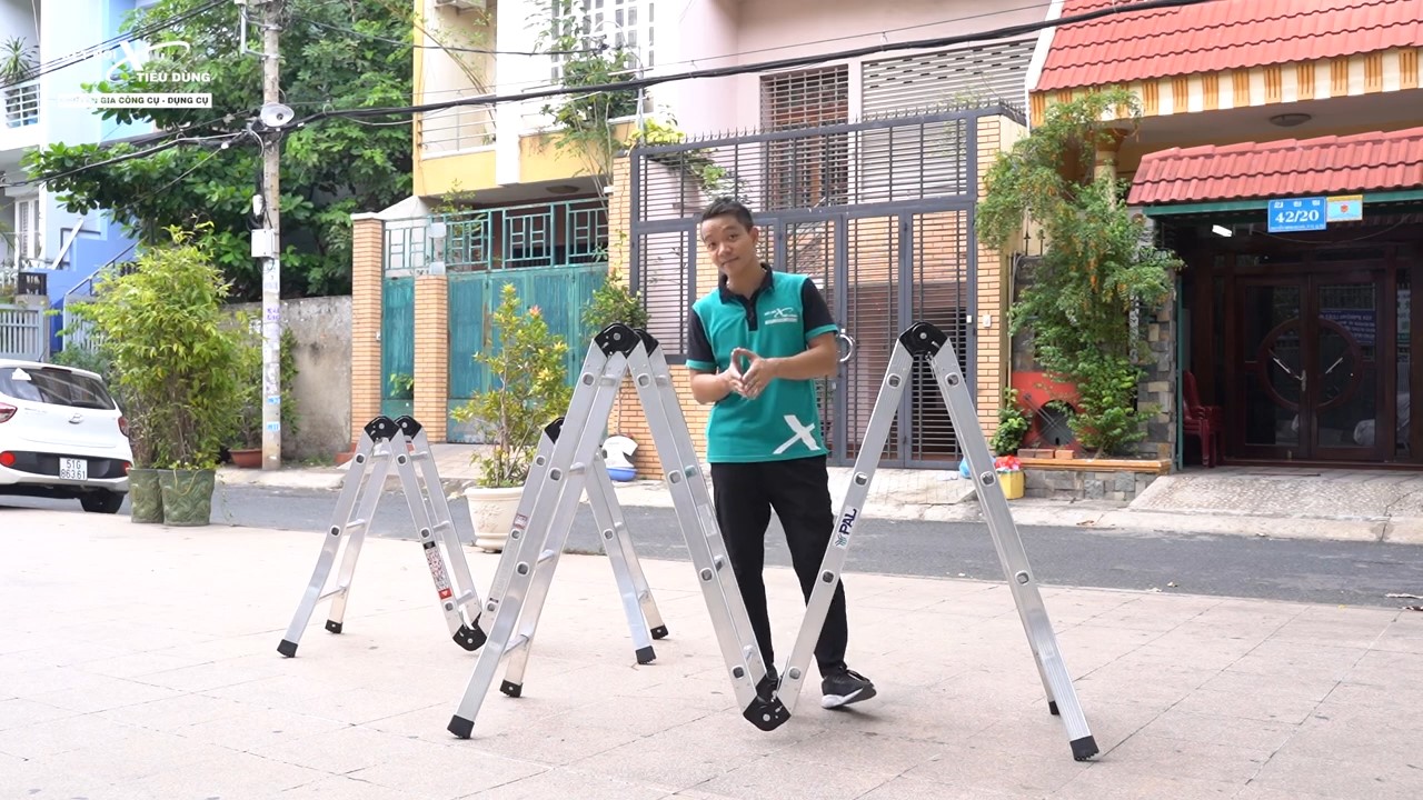 Thang nh&ocirc;m 4 đoạn c&oacute; thể gấp th&agrave;nh nhiều h&igrave;nh dạng kh&aacute;c nhau