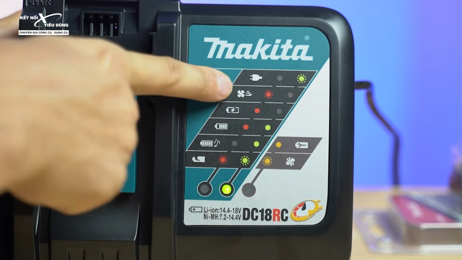 Cách đọc đèn báo sạc pin Makita DC18RC, DC18SD - Tính năng đỉnh ít người biết của sạc pin Makita