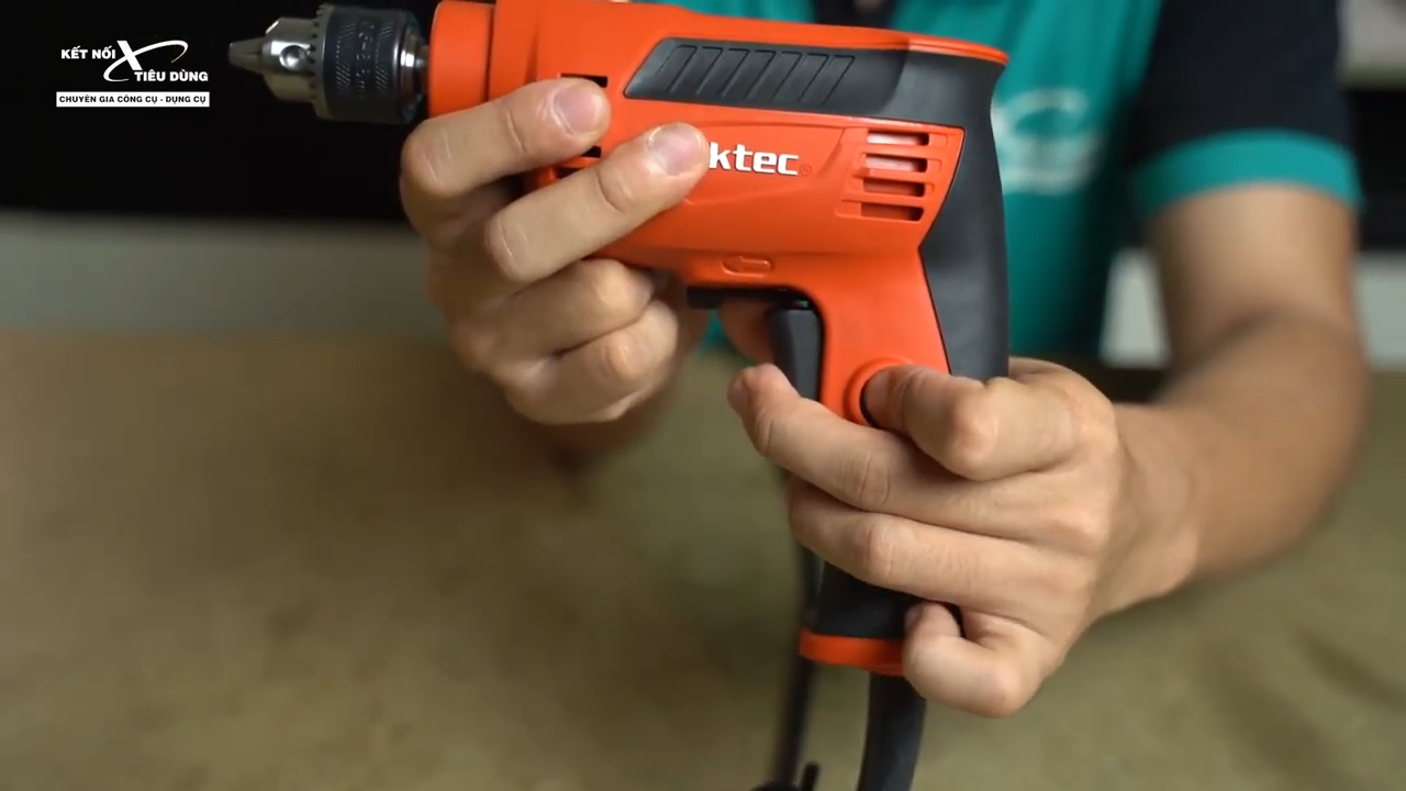 Chỉ 672K lụm ngay m&aacute;y khoan tốc độ cao Maktec MT653: 4500rpm, 230W, d&ugrave;ng gia đ&igrave;nh qu&aacute; ngon
