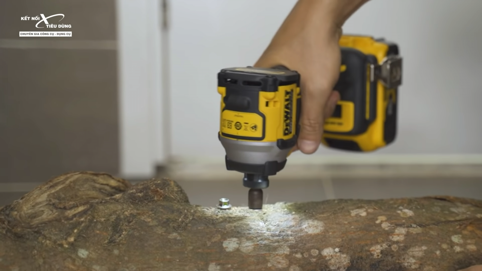 danh-gia-may-ban-vit-dewalt-dcf850-sieu-hot-co-manh-me-nhu-loi-don-11
