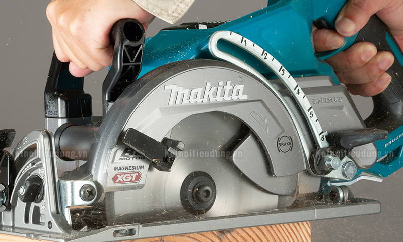 Máy cưa đĩa dùng pin 40V max Makita RS001GZ