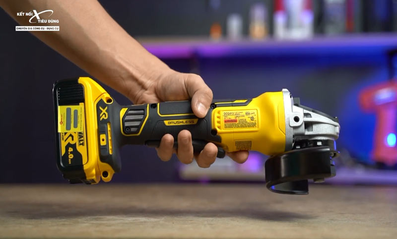 M&aacute;y m&agrave;i g&oacute;c pin Dewalt DCG413 được ứng dụng rộng r&atilde;i trong c&aacute;c ng&agrave;nh c&ocirc;ng nghiệp chế tạo cơ kh&iacute;, m&aacute;y m&oacute;c